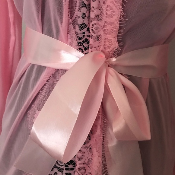 Pink Robe - Picture 3 of 3
